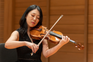 Saki Kodama, violina